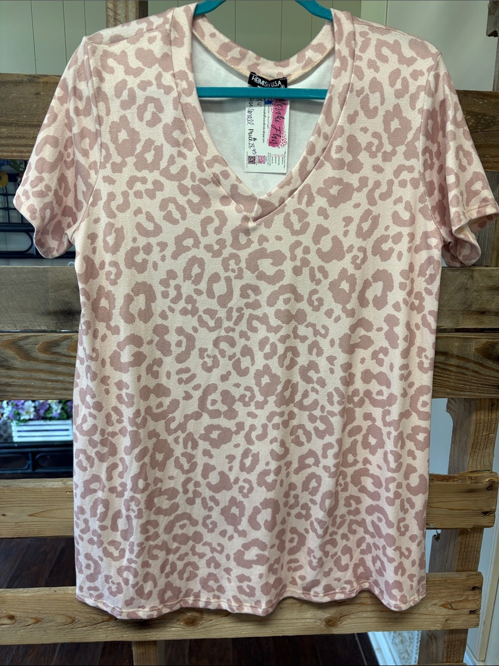 Women's blush Pink Leopard V-Neck Top NWT